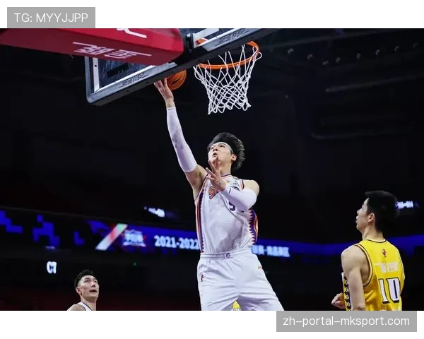 广厦vs深圳比赛现争议,胡金秋对沈梓捷发球干扰是否犯规引裁判回看 广厦vs深圳比赛现争议,胡金秋对沈梓捷发球干扰是否犯规引裁判回看