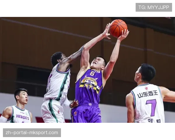 布雷斯特主力后腰伤停四周,球队防守转换体系面临考验 布雷斯特主力后腰伤停四周,球队防守转换体系面临考验